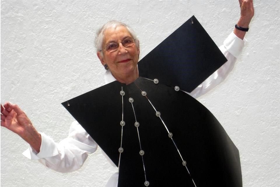 Helen Escobedo.