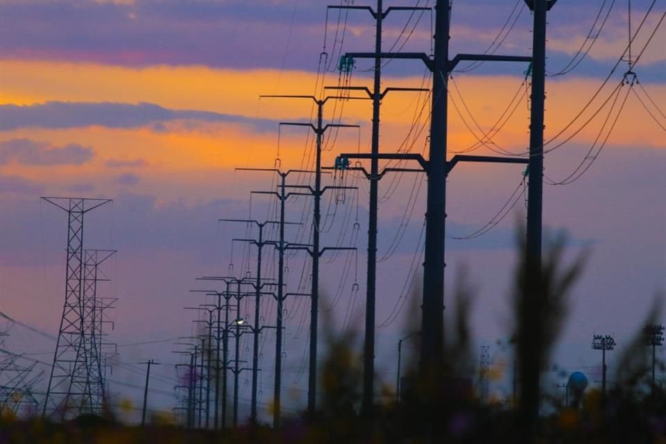 EU pedirá consultas para resolver disputas con México bajo el T-MEC al considerar discriminatoria política energética a favor de CFE.