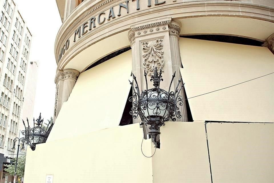 Cambios de luminarias son algunas de las remodelaciones al edificio.