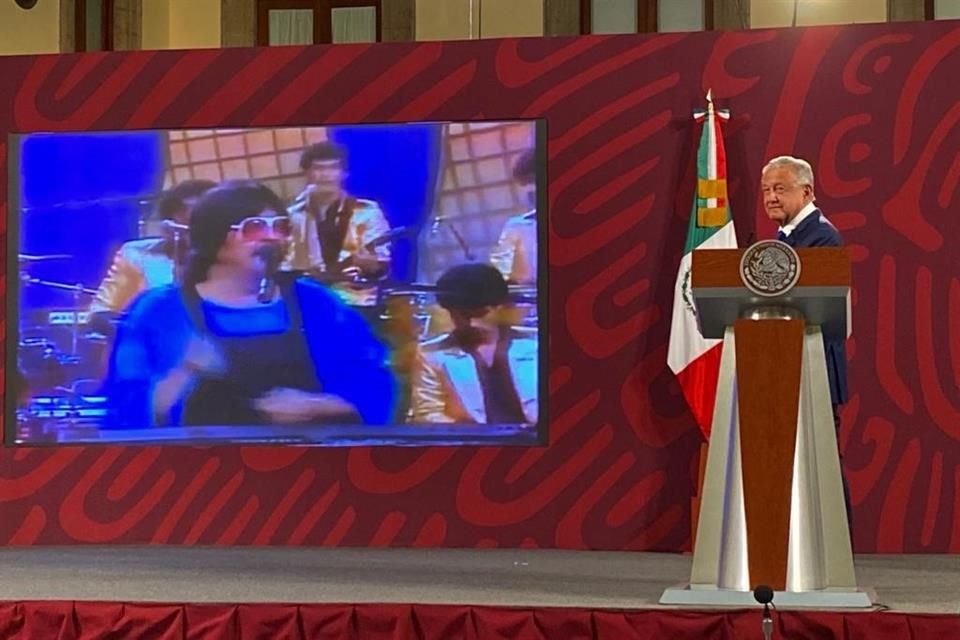 El Presidente respondió al reclamo de Estados Unidos con una canción del tabasqueño Chico Che.
