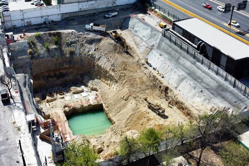 El agua apareció desde junio en la zona de los trabajos.