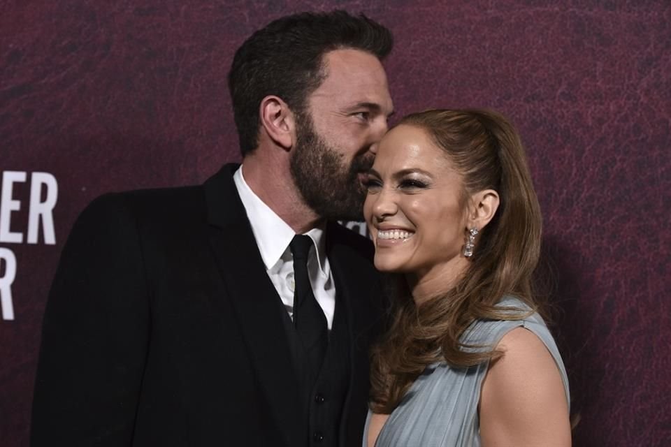 Tras celebrar su boda en Las Vegas, Jennifer Lopez y Ben Affleck fueron captados en su luna de miel en París.