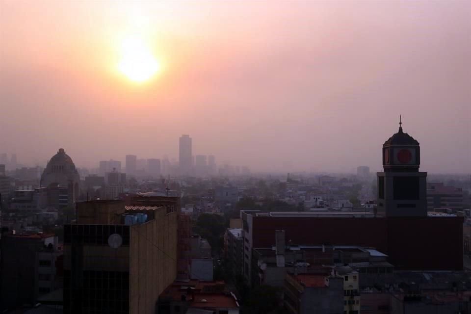 'Se sumó la temporada de estiaje, la condición anormalmente seca y la existencia de amplias áreas con polvo o tierra suelta, lo cual originó tolvaneras y nubes de polvo', informó coordinador del SMN.