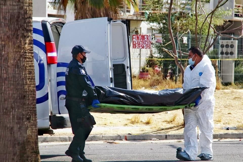 Las autoridades localizaron a una persona envuelta en cobija y bolsas, en Villa Fontana Aqua.
