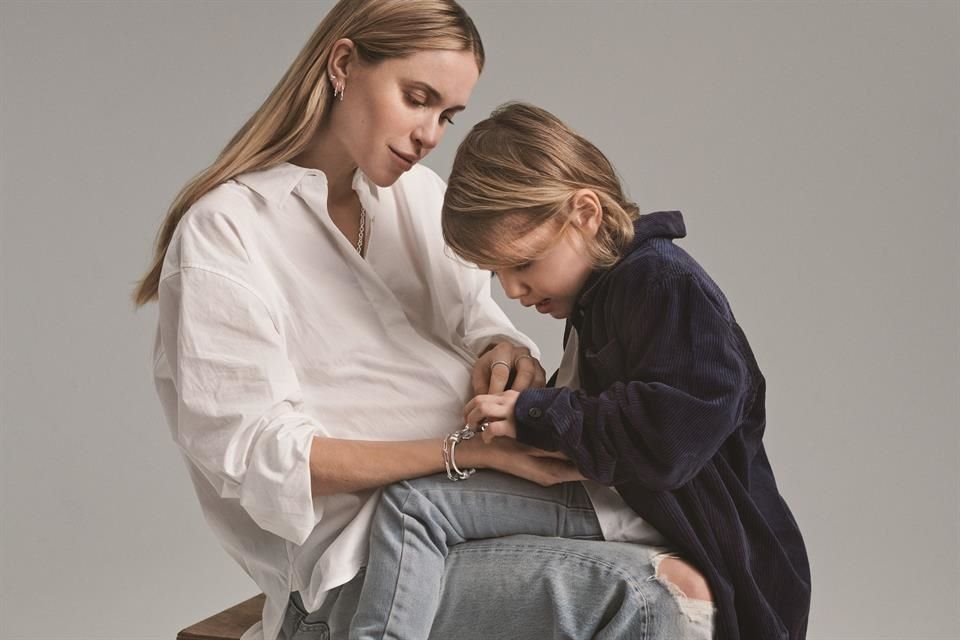 En su colaboración con Pandora, Pernille Teisbaek buscó mostrar la faceta que más ama hoy día: ser madre.