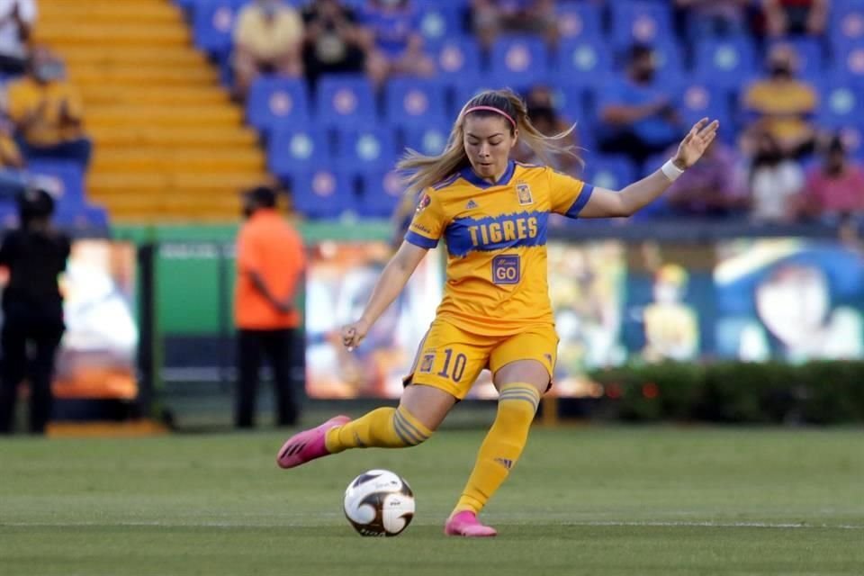 Katty Martínez fue titular por primera vez desde que se recuperó de su lesión y salió al 59'.