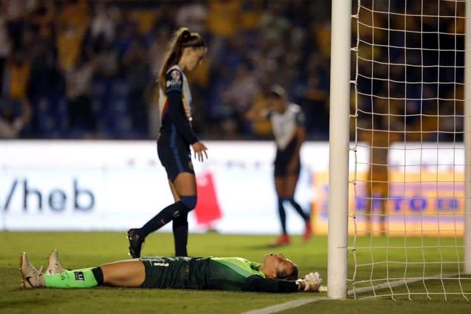 Así terminaron las elementos del América tras el golazo de Belén Cruz.