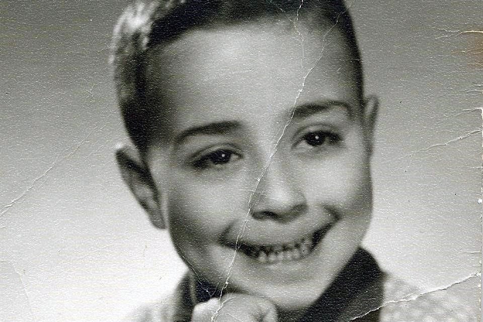 De niño, Alejandro Madrigal llegó a ser reprendido por sus maestros por ser zurdo y disléxico.