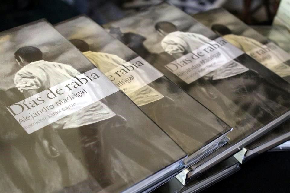 Además de la medicina al investigador le gusta escribir; tiene dos novelas en su haber, 'Días de rabia' y 'Nosotros'.