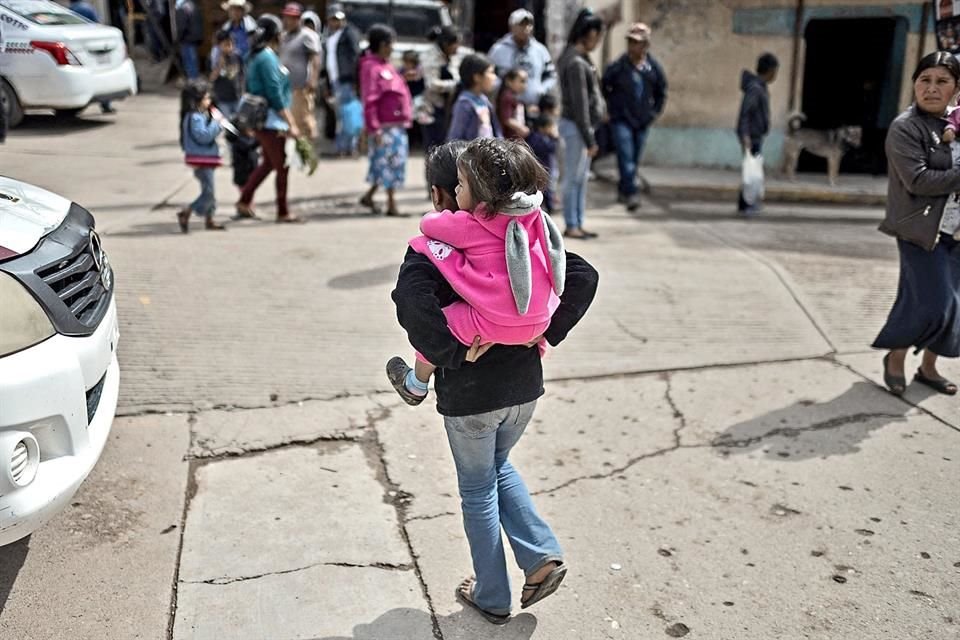 Una niña de 13 años que sufrió matrimonio forzado dejó su casa en Cochoapa, al ser perseguida por su suegra, quien hizo que la detuvieran.