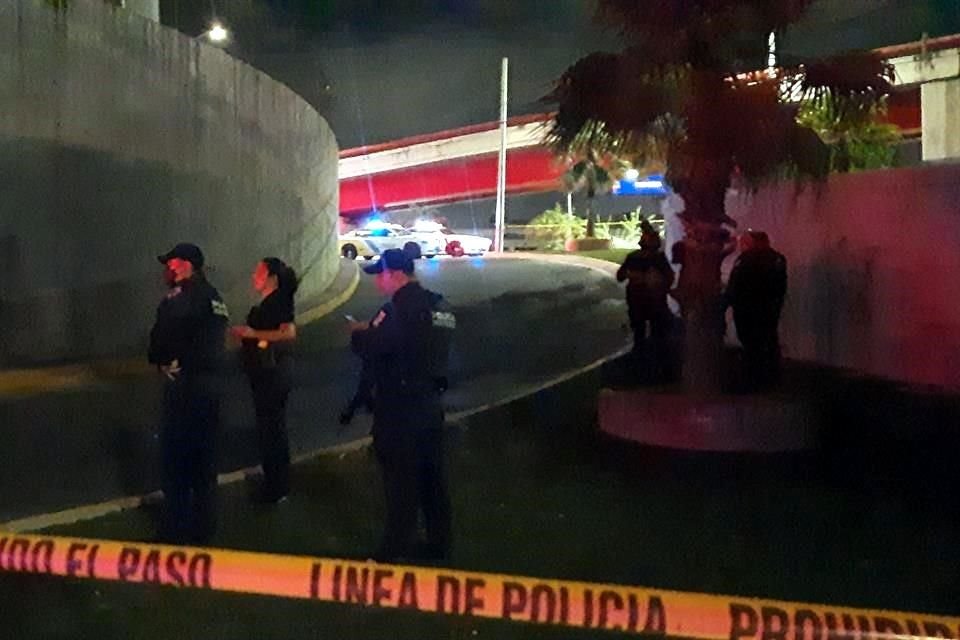 La ejecución fue reportada cerca de las 23:20 horas en la gaza de Bulevar San Jerónimo y Antonio L. Rodríguez.