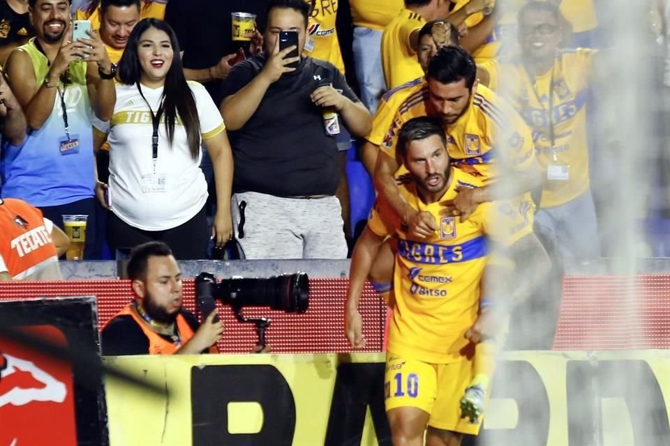 Gignac marcó el 2-0 antes del medio tiempo.