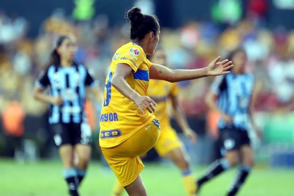 Stephany Mayor anotó un doblete: primero al 45' con un derechazo, después en el segundo tiempo de penal. Las felinas por fin ganaron y golearon (4-0 al Querétaro).