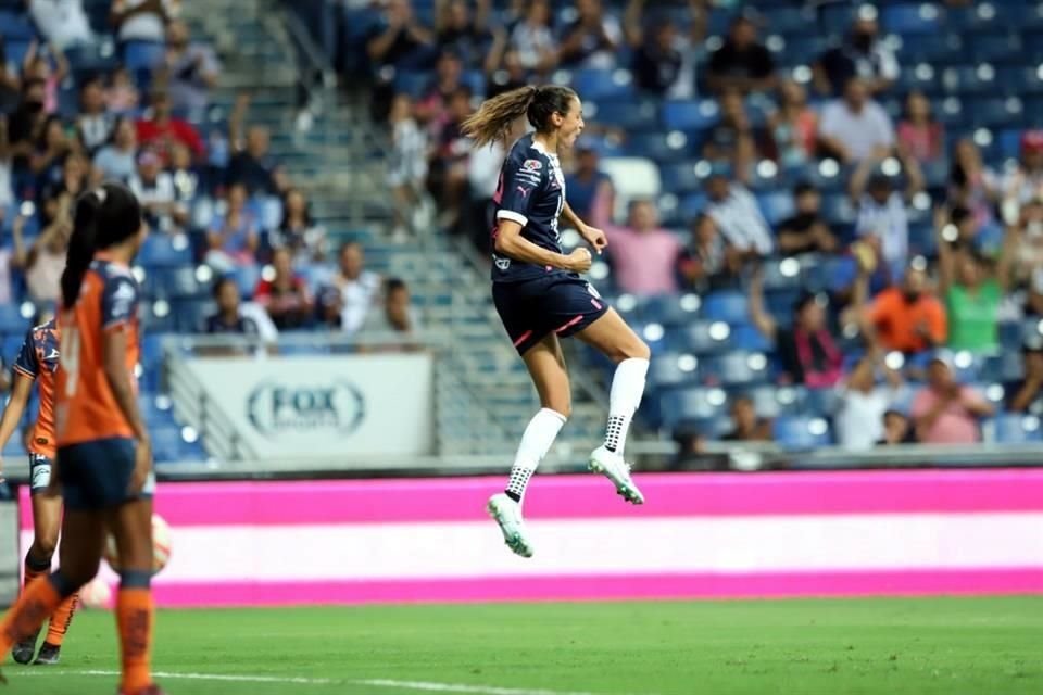Cristina Burkenroad se encargó de hacer el segundo, que significó su cuarto gol en el torneo.