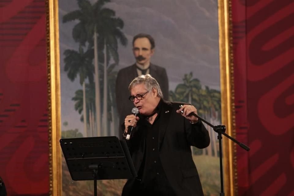 El cantautor cubano cantó  No lo Van a Impedir, Plegaria a Virgen de la Caridad del Cobre y Hacerte Venir.