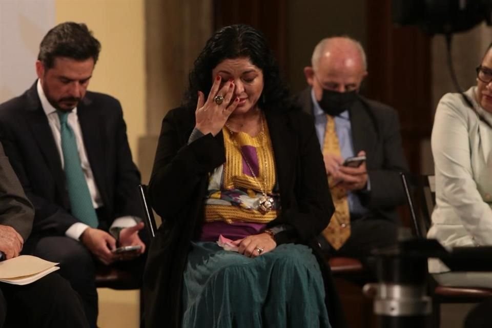 Durante la intervención de Pérez, la Secretaria de Cultura, Alejandra Frausto, rompió en llanto.