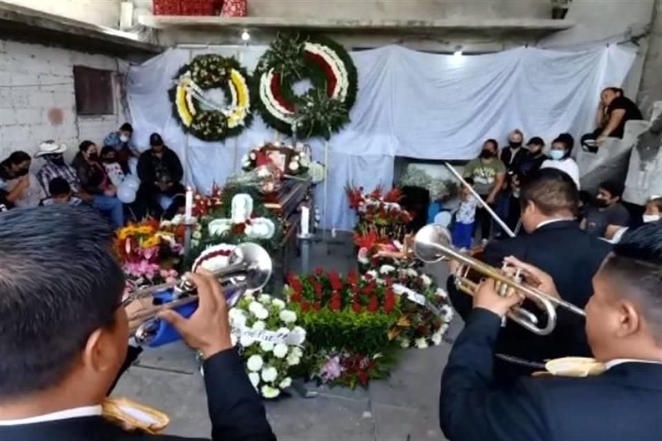 Familiares de Margarita Ceceña, quien fue quemada en Cuautla, velan a la mujer en un domicilio de Ecatepec, donde vivió hasta hace 6 meses.