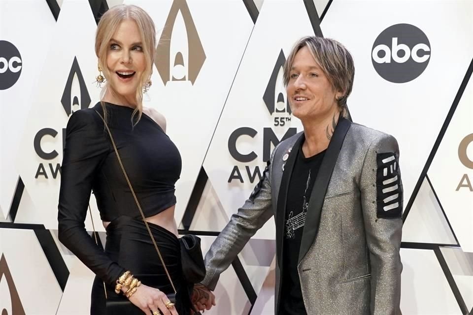 La actriz Nicole Kidman y su esposo, Keith Urban, planean renovar sus votos matrimoniales; también buscan adoptar a su posible tercer hijo.