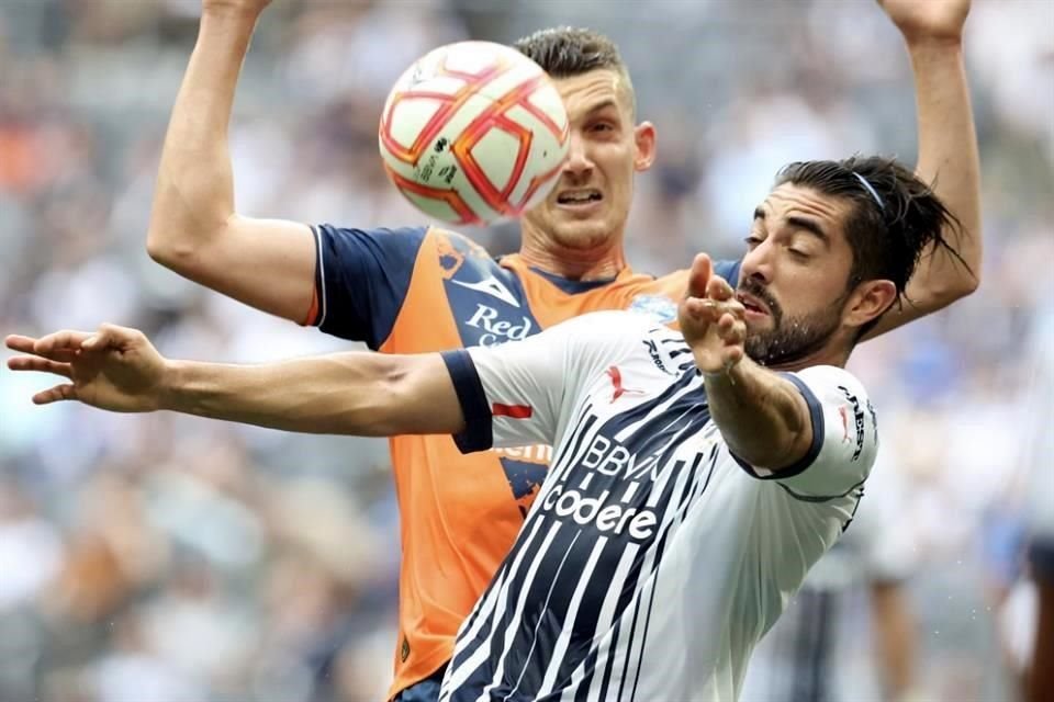 Repasa las acciones del primer tiempo en el Rayados-Puebla.