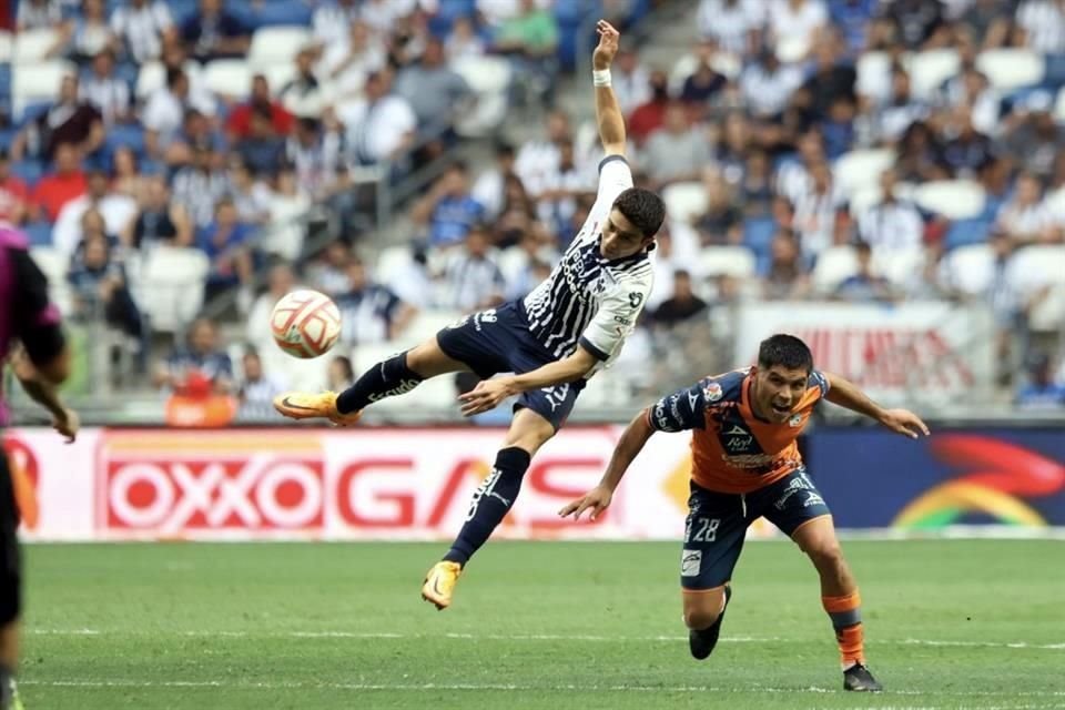 El Monterrey desperdició varias de gol en el segundo tiempo y se conformó con el 1-0.