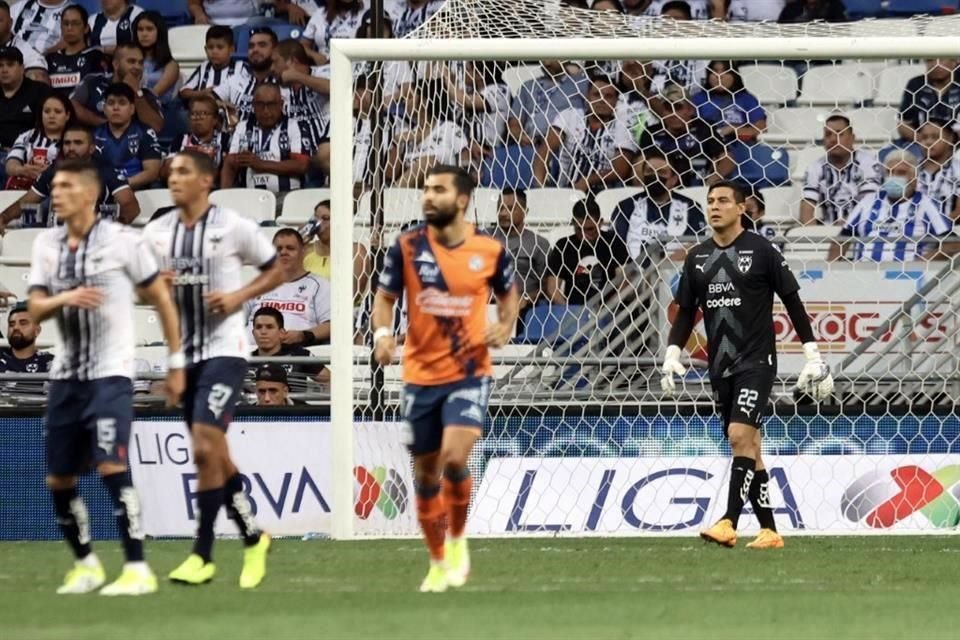 El Monterrey desperdició varias de gol en el segundo tiempo y se conformó con el 1-0.