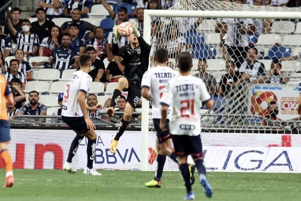 El Monterrey desperdició varias de gol en el segundo tiempo y se conformó con el 1-0.