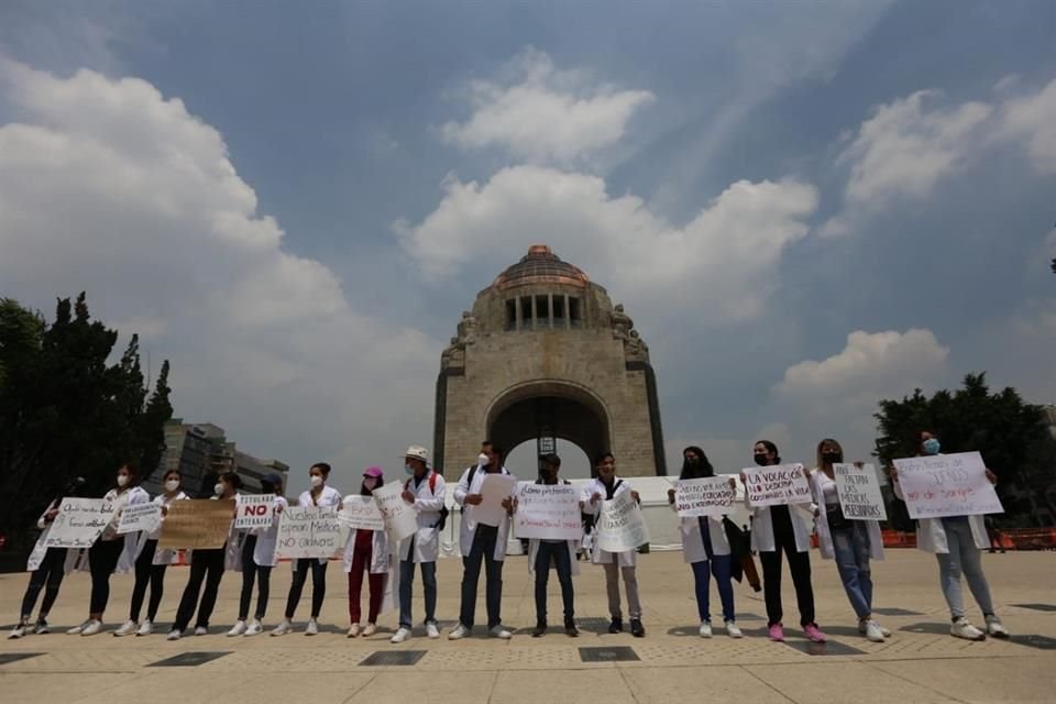 Los manifestantes expresaron que médicos muertos no pueden salvar vidas.