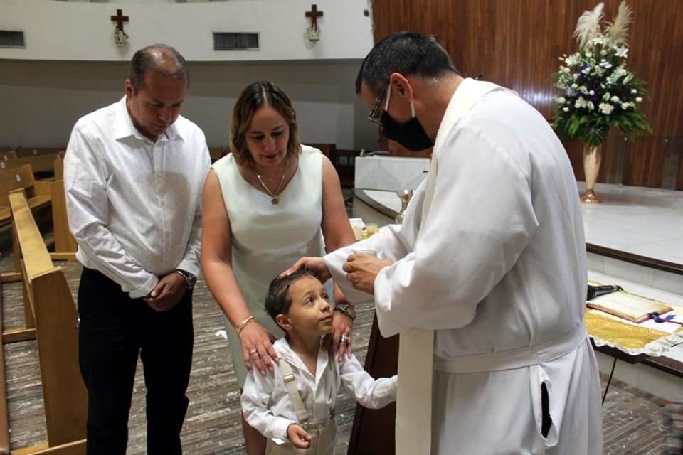 José Luis Morales Ochoa, Reylan González Blanco, Blanca Blanco de Morales y Bernardo Limón García