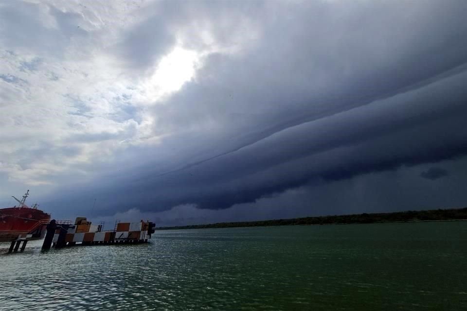 El fenómeno recorrió el cielo de la zona conurbada de Tampico, Madero y Altamira