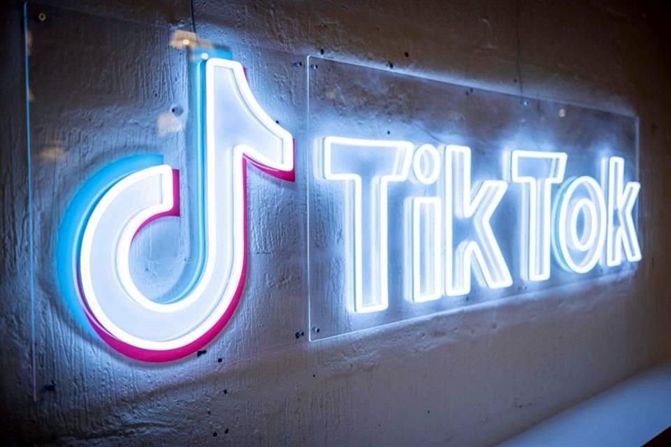 De acuerdo con el estudio, el navegador de TikTok puede registrar todo lo que el usuario teclea. 