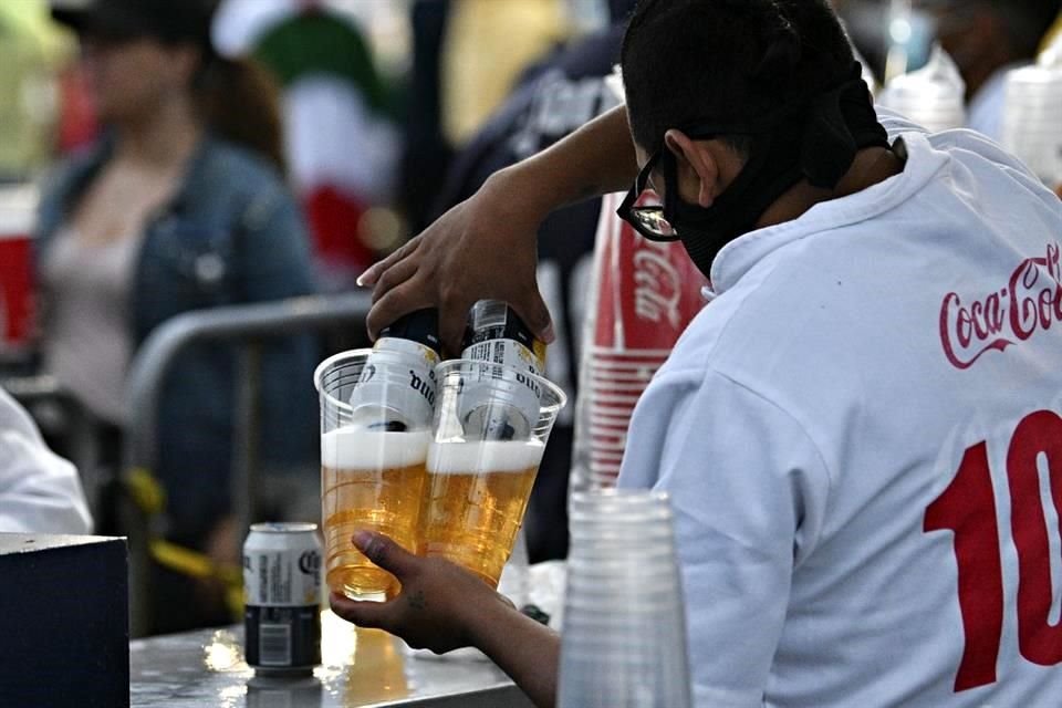 La venta de cerveza es limitada en ligas como la MLB y NBA.
