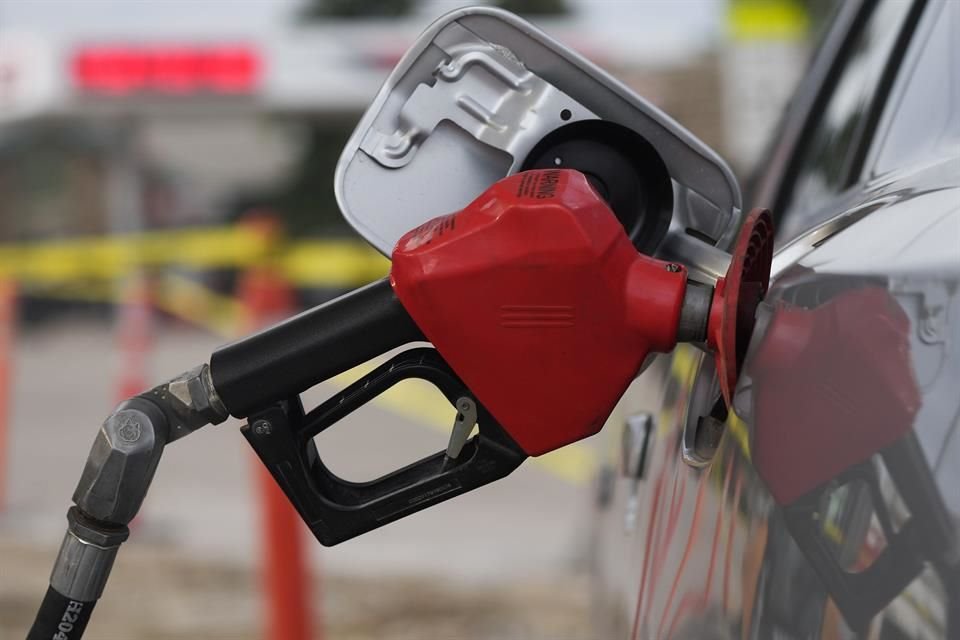 Para el experto, Hacienda aumentará los subsidios, aunque hasta el cierre de marzo, los datos muestran que los subsidios a las gasolinas iban por debajo a lo aplicado en 2024.