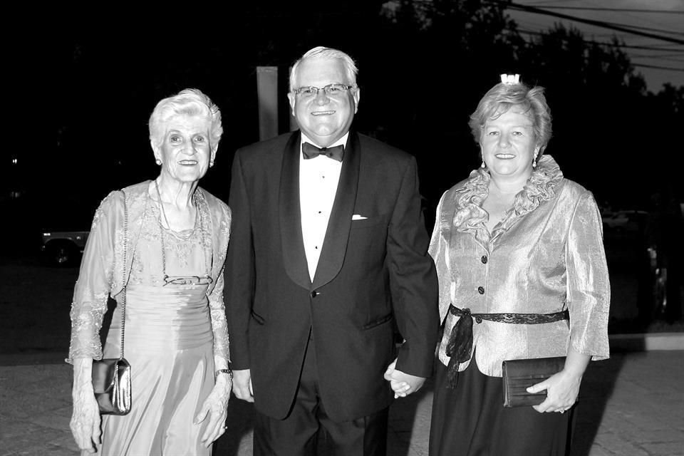 CON SU HIJO Y NUERA. René Lankenau Coindreau y Susana Hass de Lankenau