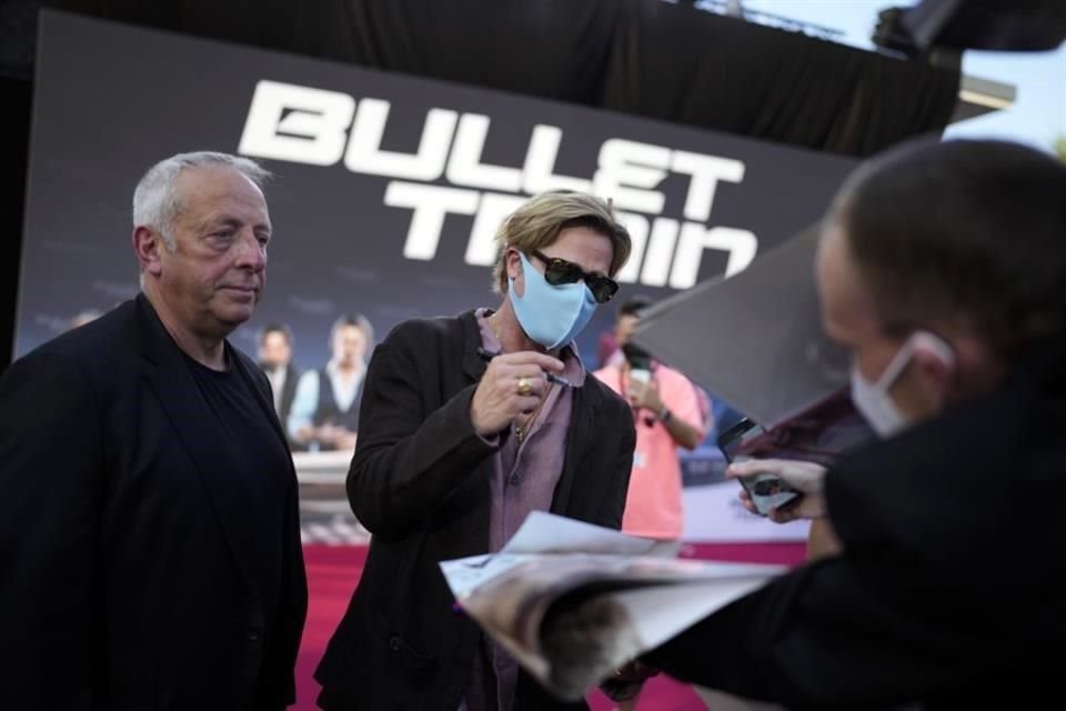 El actor se ha mostrado accesible en todas las presentaciones, incluso ha firmado decenas de posters de promoción.