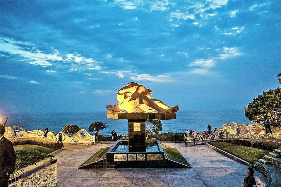 Parque del Amor y escultura 'El Beso'.