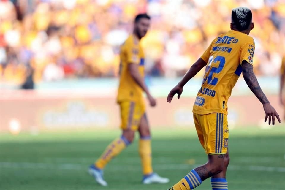 André-pierre Gignac y Raymundo Fulgencio, en plena charla.