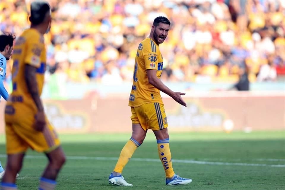 André-pierre Gignac y Raymundo Fulgencio, en plena charla.