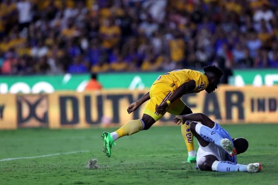 Y cuatro minutos después se encargó de hacer el 2-1, el gol que le dio finalmente el triunfo a Tigres.