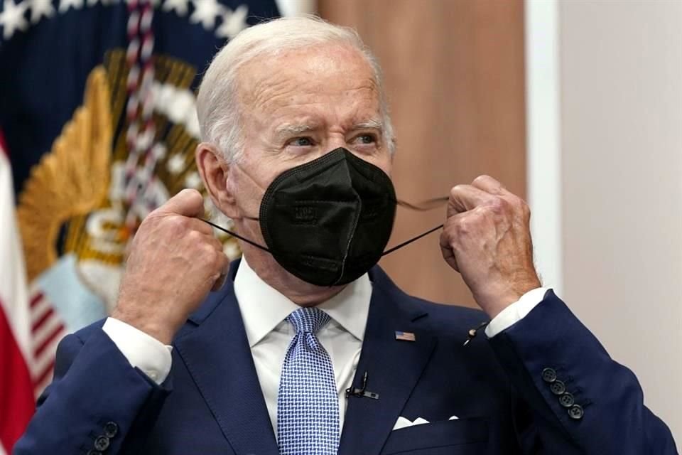 Pese a que sigue dando positivo al Covid-19, Biden se siente bien, según su médico.