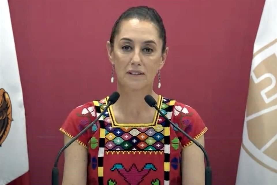 Claudia Sheinbaum llamó a morenistas a no permitir que el proceso de selección del candidato presidencial para 2024 divida al partido y remató su discurso con un '¡que vivan las corcholatas'.