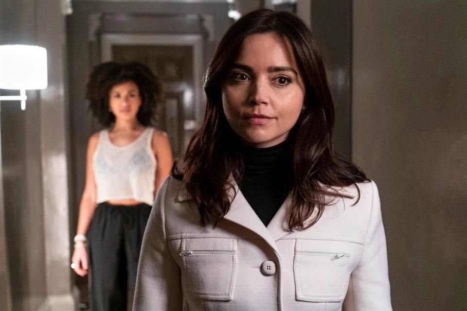 Jenna Coleman interpreta a Johanna Constantine en la serie de Netflix, que estrena esta semana.