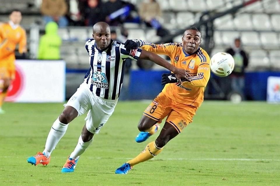 Joffre Guerrón anotó uno de los tres goles con los que Tigres consiguió su última victoria en el Hidalgo, en el 2014.