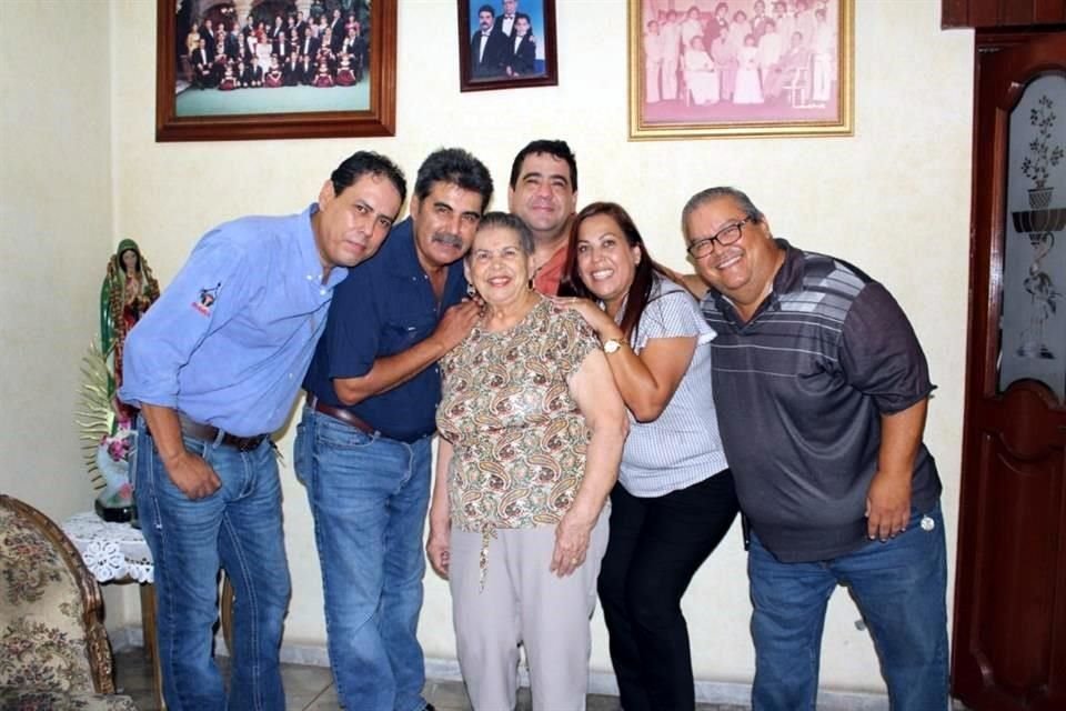 José Antonio Cortés González, Francisco Cortés González, María de Jesús González de Cortés, Óscar Arriola Oyervides, Marysela Cortés González y Abelardo Cortés González