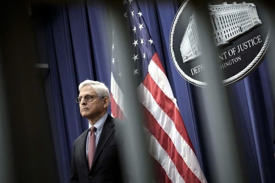 El fiscal general de EU Merrick Garland este martes en una conferencia de prensa.