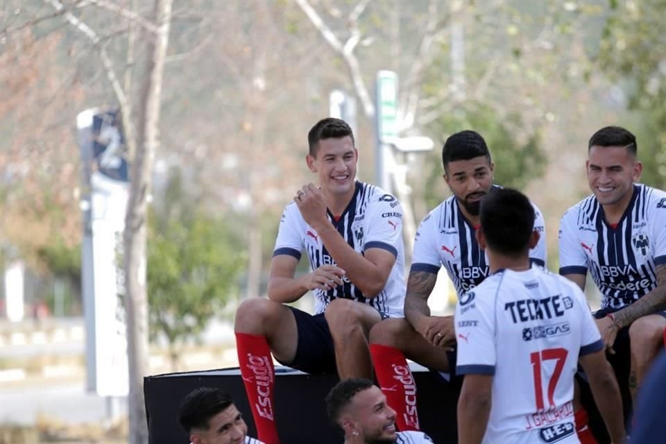 Rayadas, Rayados y Raya2 posaron este martes para sus respectivas fotos oficiales del Apertura 2022, en una sesión en la explanada del Estadio BBVA.