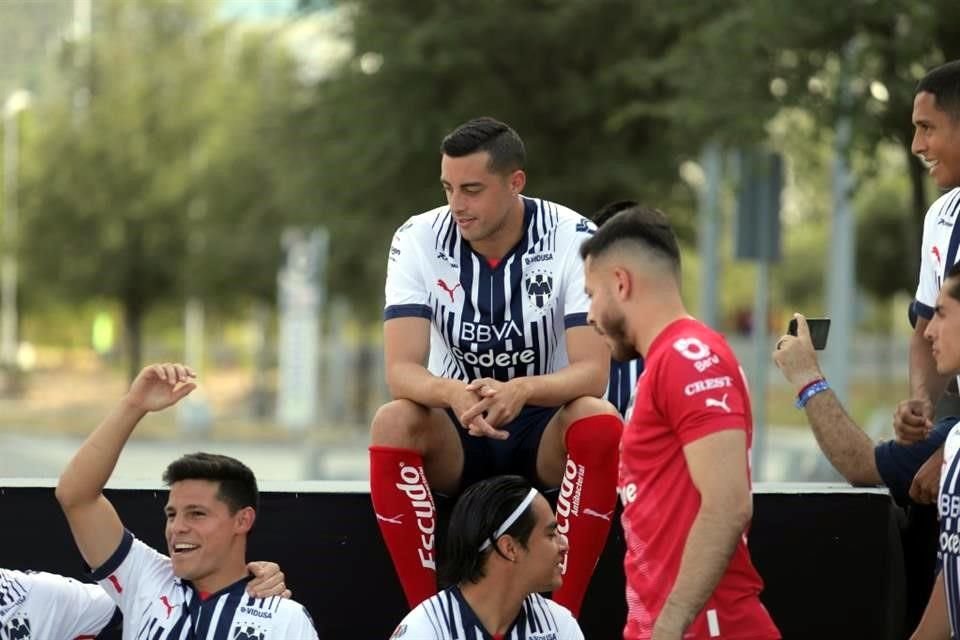 Rayadas, Rayados y Raya2 posaron este martes para sus respectivas fotos oficiales del Apertura 2022, en una sesión en la explanada del Estadio BBVA.