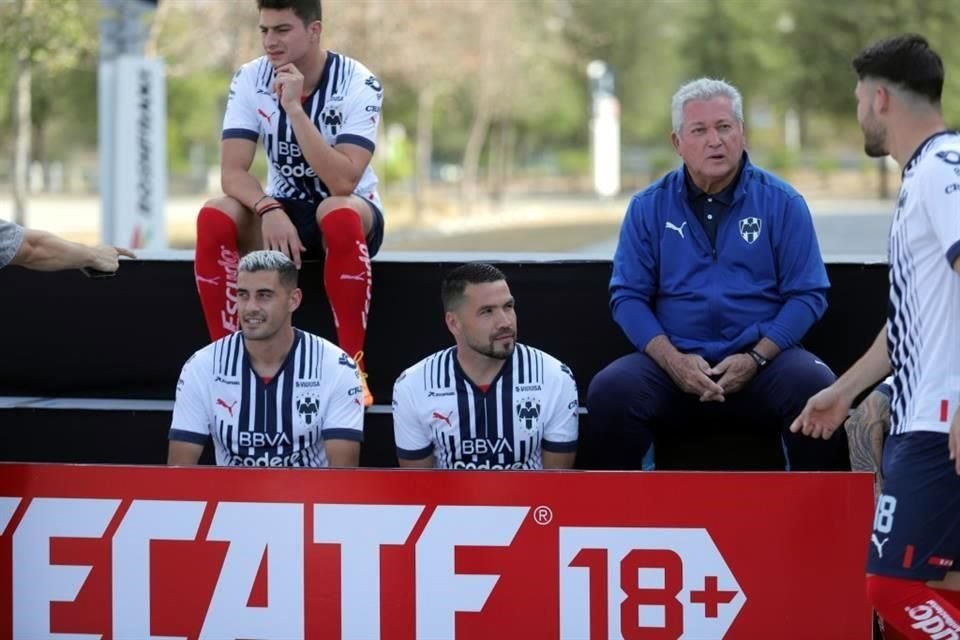 Rayadas, Rayados y Raya2 posaron este martes para sus respectivas fotos oficiales del Apertura 2022, en una sesión en la explanada del Estadio BBVA.