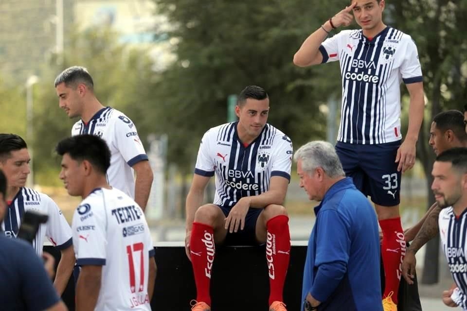 Rayadas, Rayados y Raya2 posaron este martes para sus respectivas fotos oficiales del Apertura 2022, en una sesión en la explanada del Estadio BBVA.