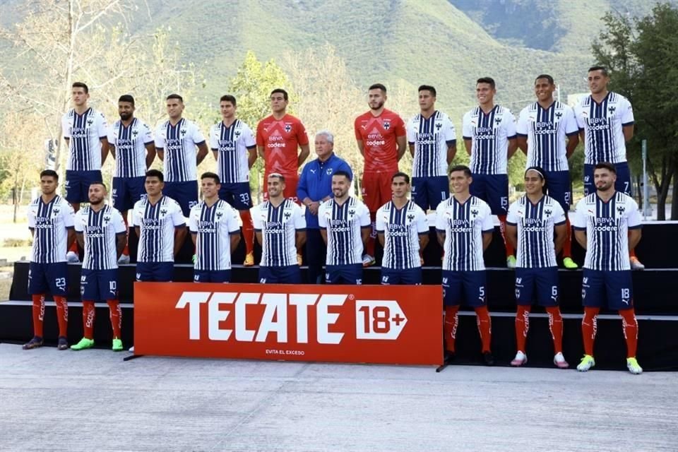 Rayadas, Rayados y Raya2 posaron este martes para sus respectivas fotos oficiales del Apertura 2022, en una sesión en la explanada del Estadio BBVA.
