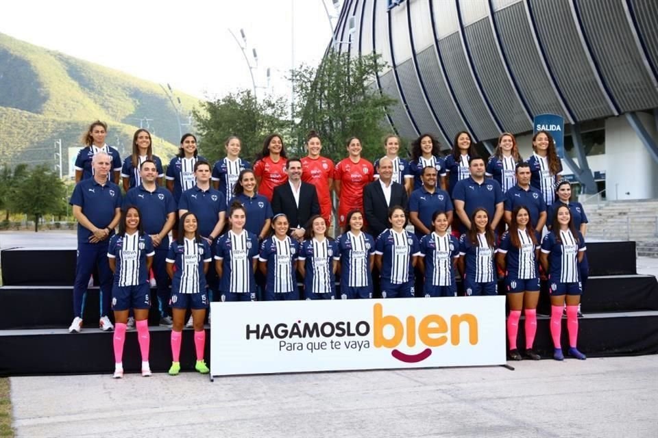 Rayadas, Rayados y Raya2 posaron este martes para sus respectivas fotos oficiales del Apertura 2022, en una sesión en la explanada del Estadio BBVA.
